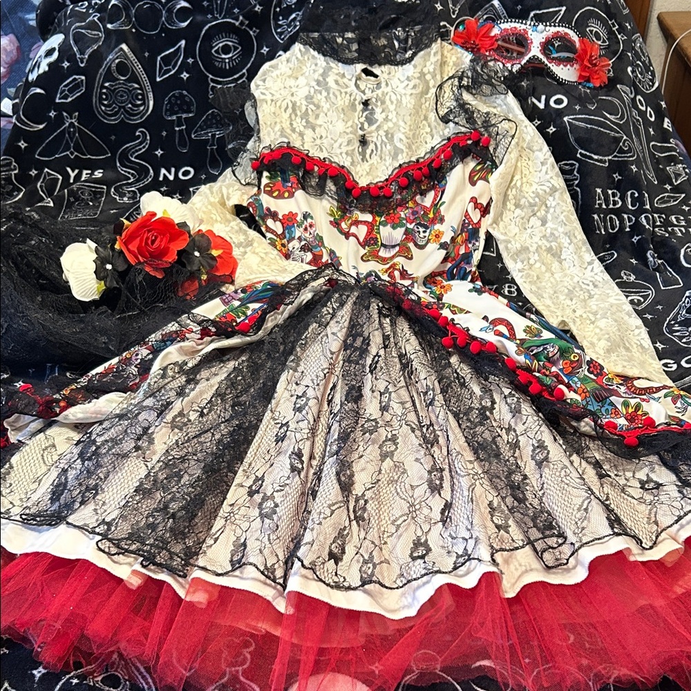 Spirit Halloween Dia de los Muerte Catrina Costume with Mask & Veil